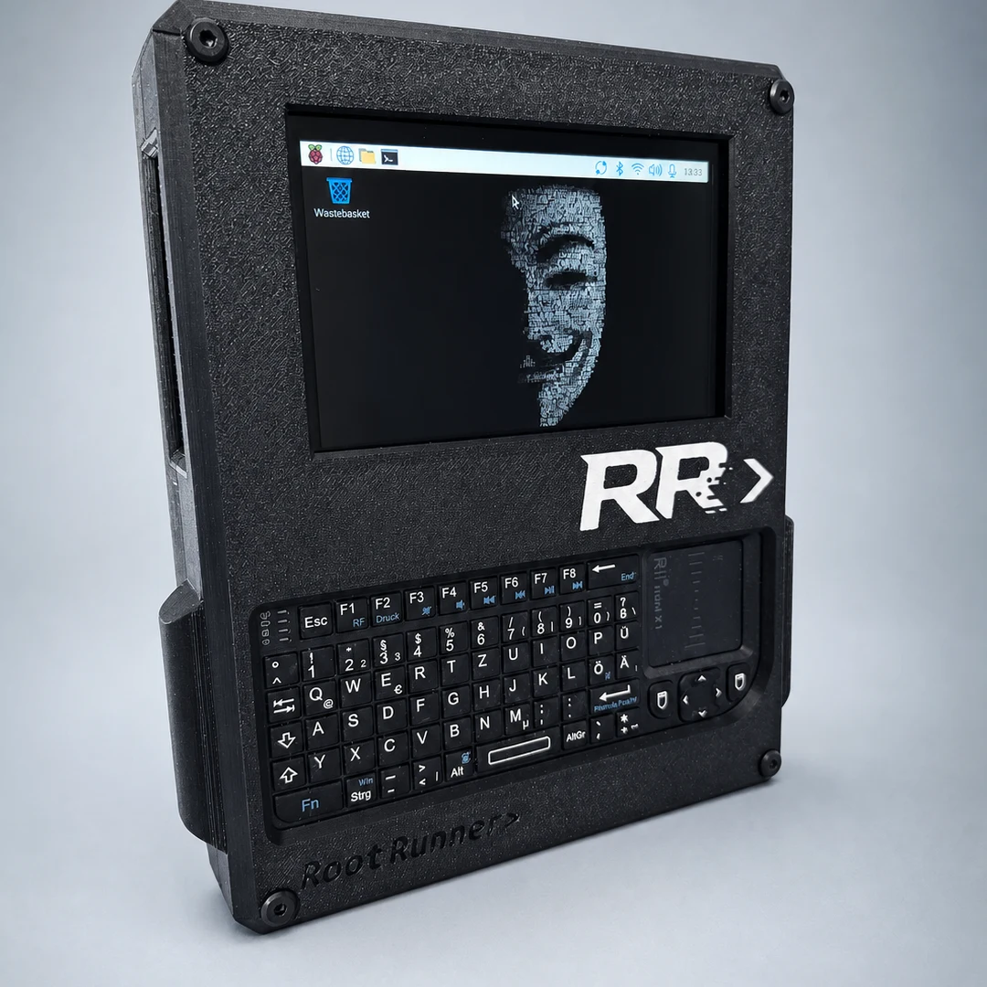 RootRunner, eine tragbare Raspberry-Pi-Konsole mit Display und integrierter Tastatur, als freigestellte Studioaufnahme